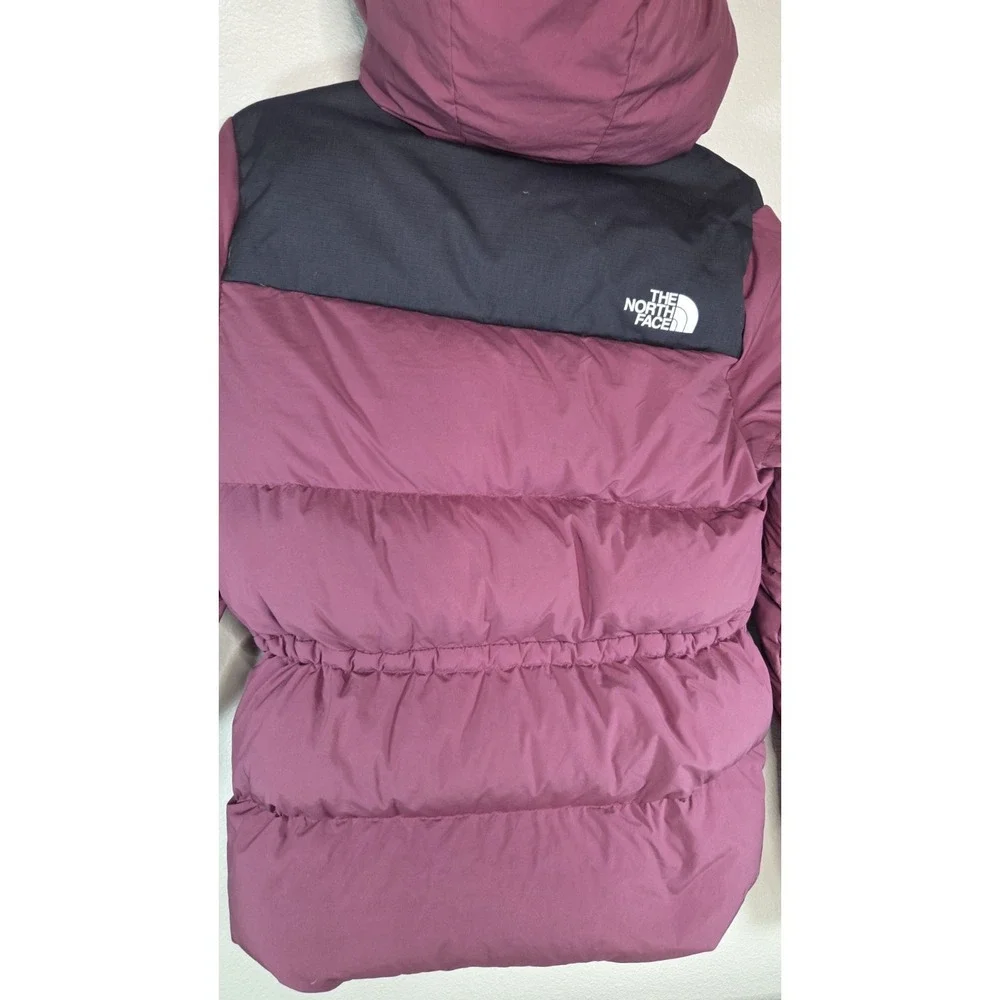 The North Face Women's 550 Fill Down Jacket with Hood — Burgundy / Maroon — Size - Picture 13 of 16